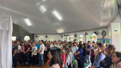 Fiéis participam da Missa das 15h30 na 63ª Festa do Bom Jesus em Campo Mendes